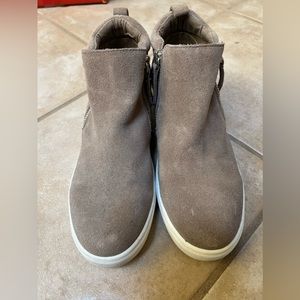 Brand new Steve Madden booties with heels in them